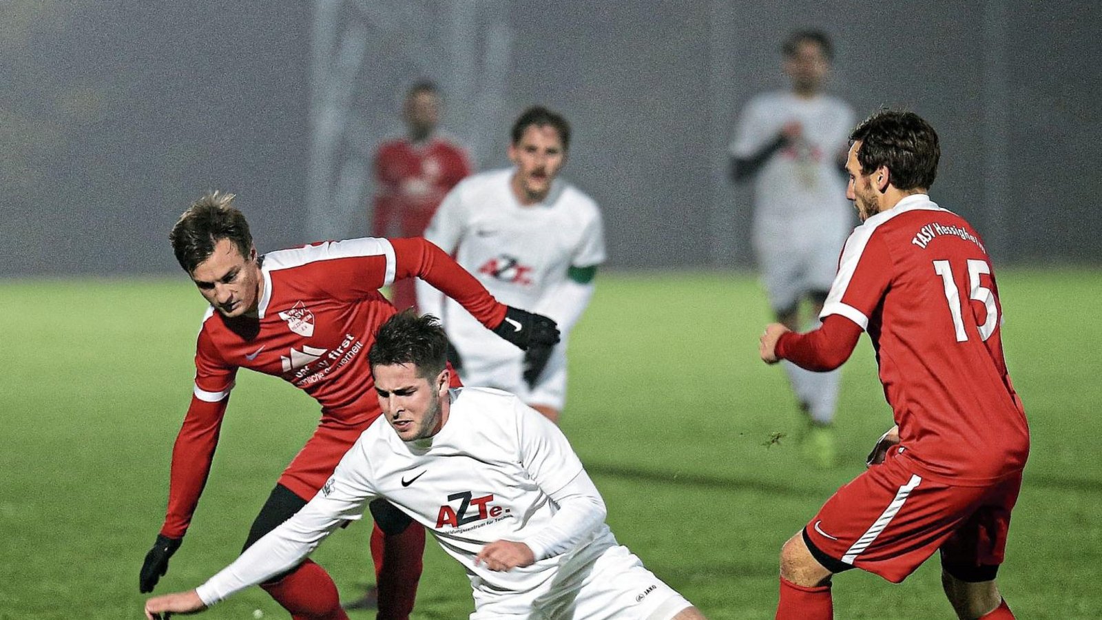 Einmal gab es das Spitzenspiel der A 3 in dieser Saison schon: Der TSV Nussdorf (in Weiß Thorsten Josenhans) trotzte dem TASV Hessigheim ein 1:1-Unentschieden ab. Foto: Küppers Einmal gab es das Spitzenspiel der A 3 in dieser Saison schon: Der TSV Nussdorf (in Weiß Thorsten Josenhans) trotzte dem TASV Hessigheim ein 1:1-Unentschieden ab. Foto: Küppers