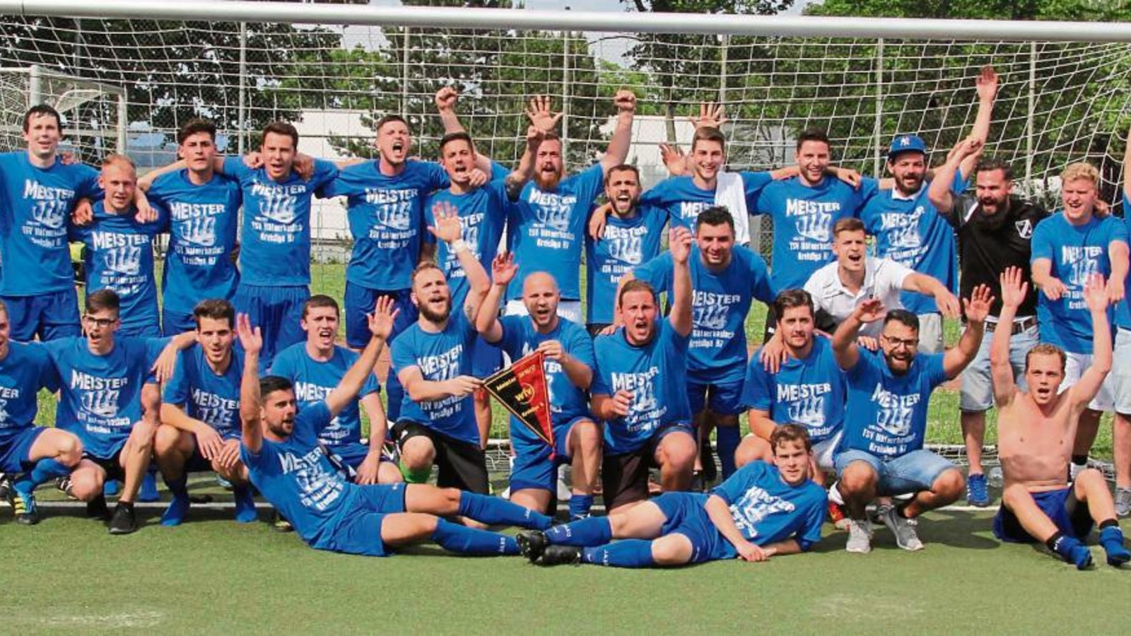 Ein Bild für die Ewigkeit: Diese Spieler haben dazu beigetragen, dass der TSV Häfnerhaslach in der Saison 2016/2017 Meister der Kreisliga B 7 wurde. Fotos: Nachreiner Ein Bild für die Ewigkeit: Diese Spieler haben dazu beigetragen, dass der TSV Häfnerhaslach in der Saison 2016/2017 Meister der Kreisliga B 7 wurde. Fotos: Nachreiner
