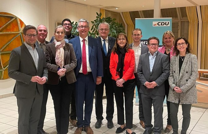 Landrat Dietmar Allgaier (Fünfter von links) ist der Spitzenkandidat der CDU im Landkreis für die Regionalversammlung.  <span class='image-autor'>Foto: p</span>