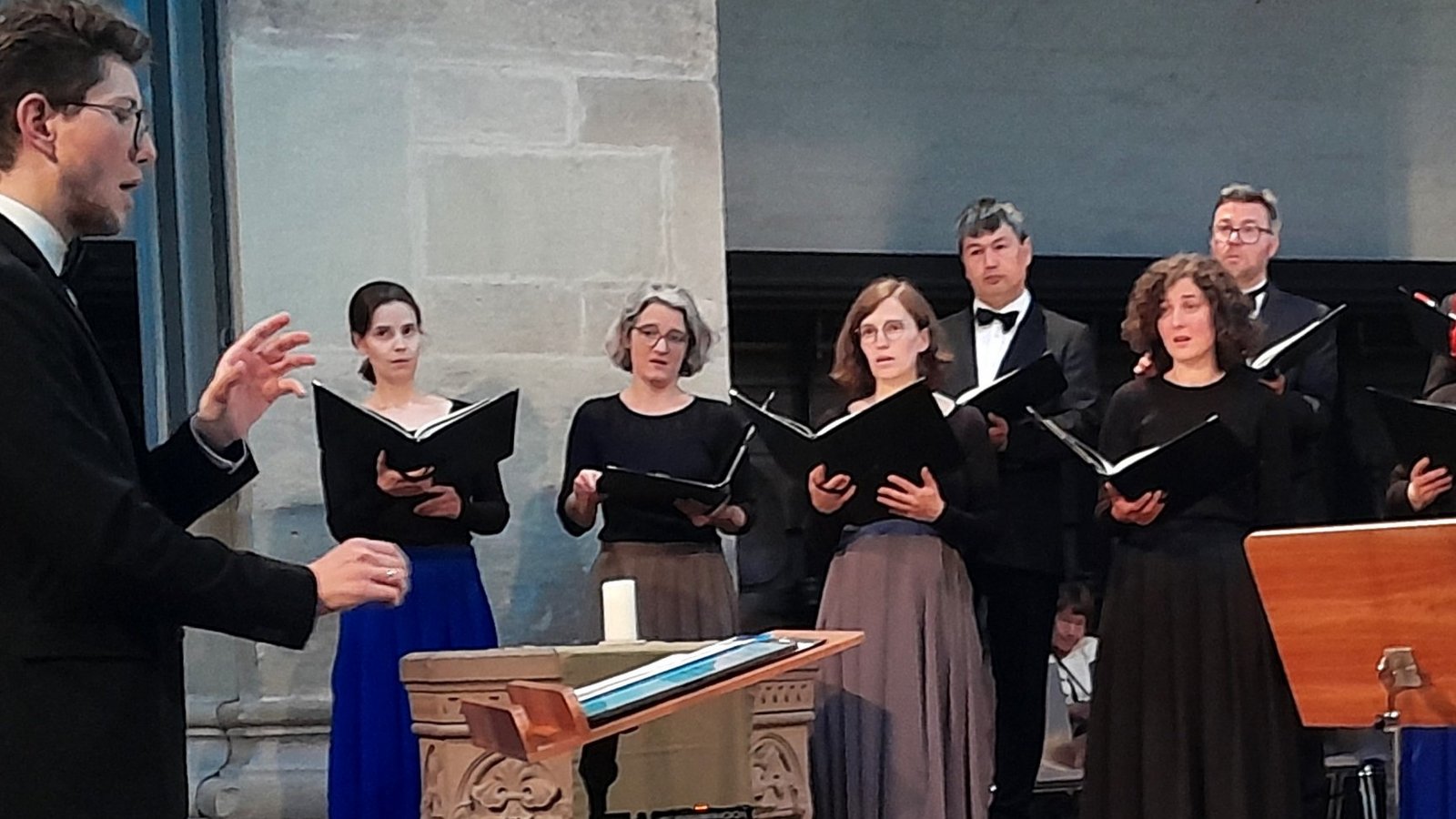 Zwischen Magie und Verwandlung entführt der Maulbronner Kammerchor in neue Klangwelten. Foto: Filitz