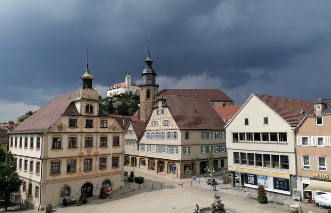 Dunkle Wolken am Vaihinger Stadthimmel. Die Vaihinger Verwaltung möchte ihren Sparkurs verschärfen. Archivfoto: Banholzer