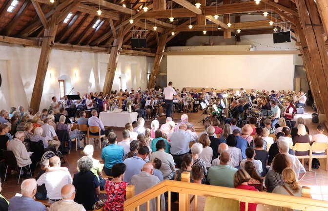 Gottesdienst beim Bezirksposaunentag Ludwigsburg in Hohenhaslach.  <span class='image-autor'>Foto: Glemser</span>