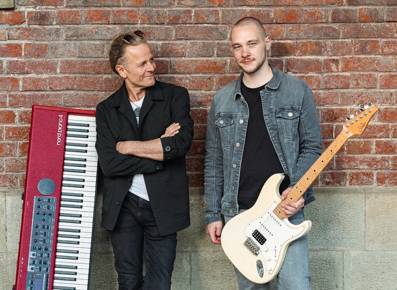 Gefühlvolle Texte und Musik bieten Simon Fetzer (links) und Valentin Hansel. Archivfoto: p