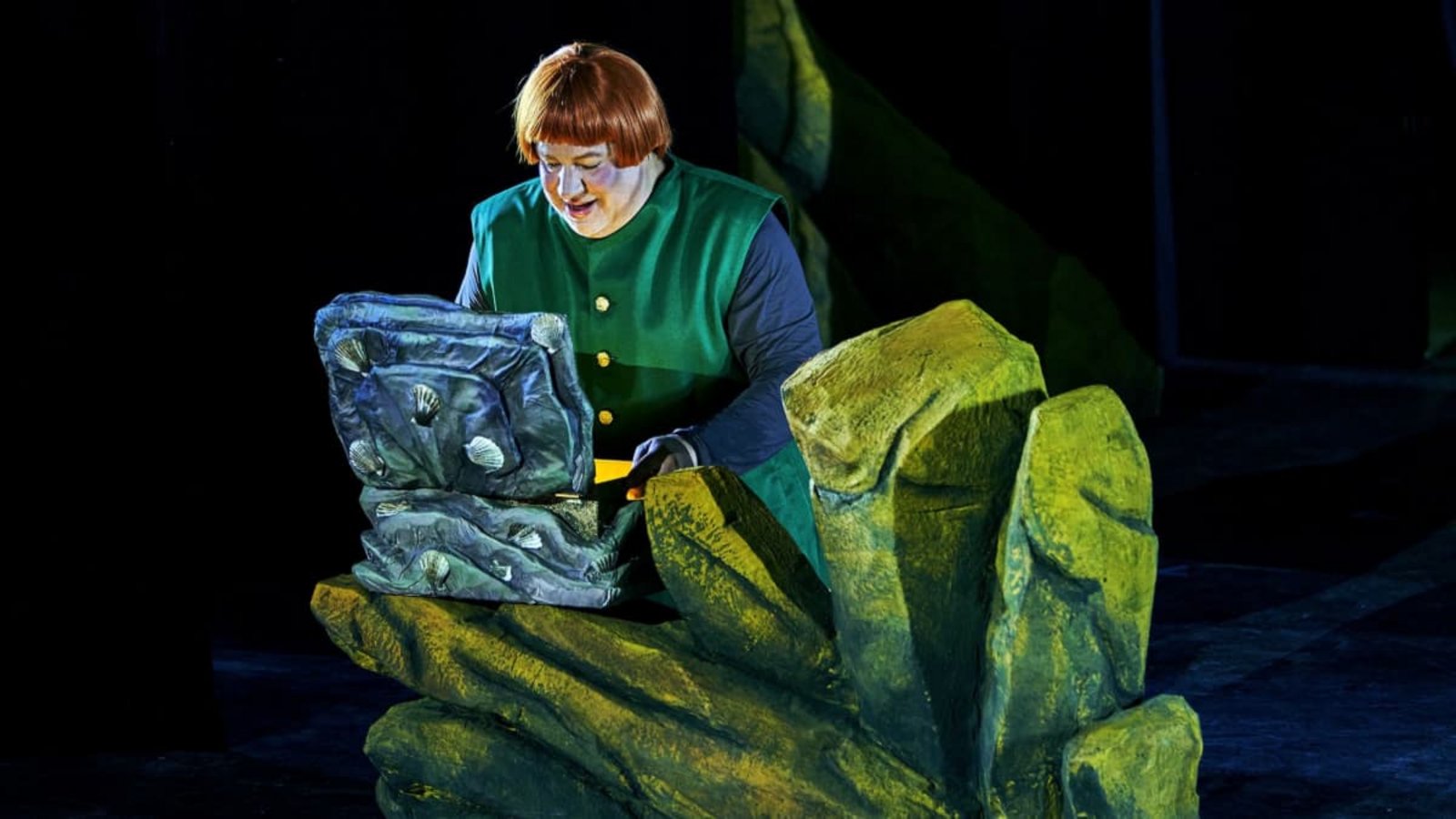 Auf Schatzsuche: Corby Welch als Siegfried in der Bayreuther Kinderoper "Der Ring des Nibelungen".Bayreuther Festspiele/ Enrico Nawrath