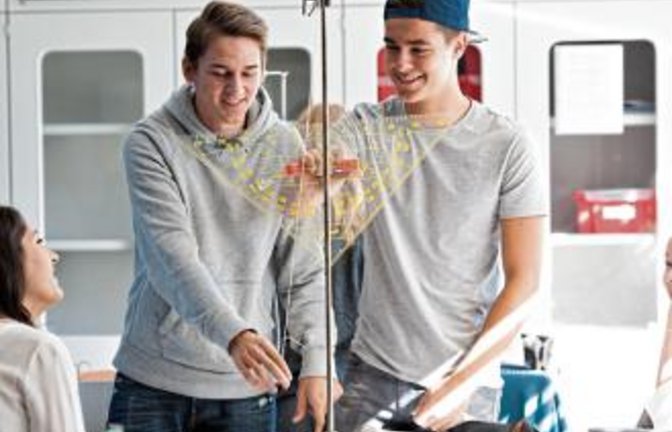 Experimentieren an der Robert-Franck-Schule in Ludwigsburg. Foto: p