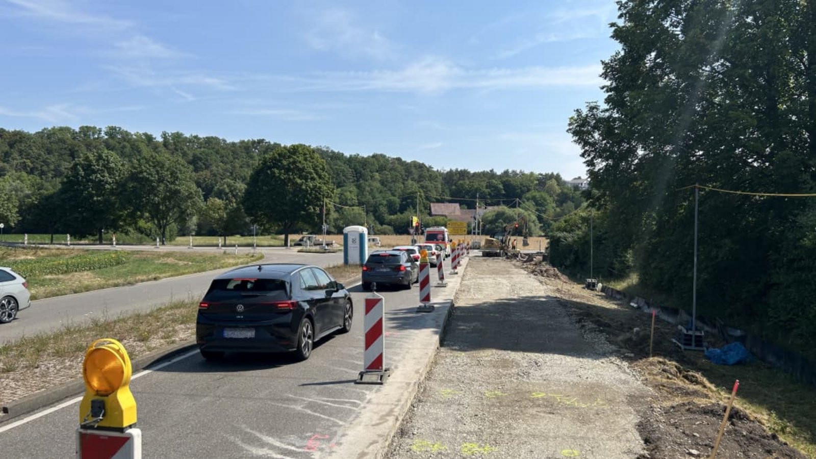 Die Baustelle an der Wiesengrund-Kreuzung wird später fertig, als geplant.Eddie Langner Die Baustelle an der Wiesengrund-Kreuzung wird später fertig, als geplant.Eddie Langner