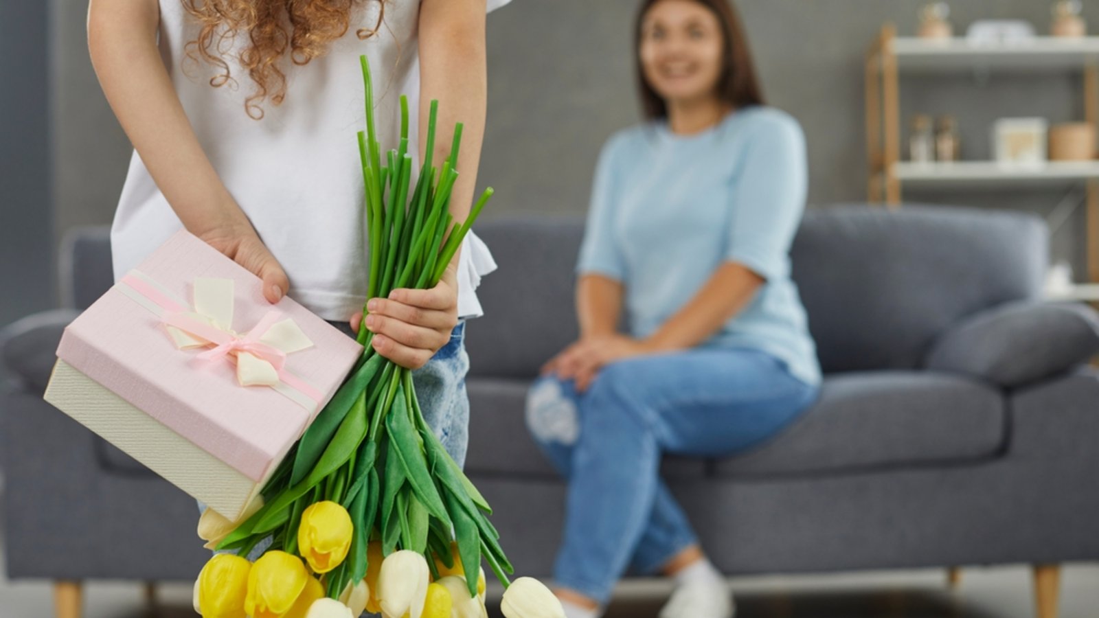 Hier erfahren Sie, wann in Deutschland Muttertag 2023 ist und alles Wichtige zur Bedeutung und Herkunft des Feiertags.Foto: Studio Romantic / Shutterstock.com Hier erfahren Sie, wann in Deutschland Muttertag 2023 ist und alles Wichtige zur Bedeutung und Herkunft des Feiertags.Foto: Studio Romantic / Shutterstock.com