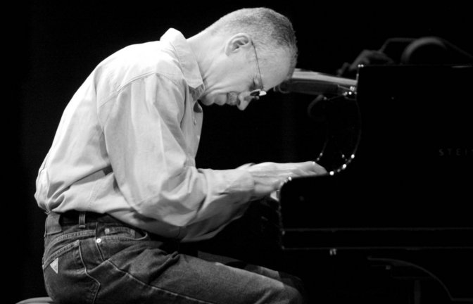 Keith Jarrett  im Jahr 2003 bei einem Solo-Piano-Konzert in Stockholm.<span class='image-autor'>Foto: IMAGO/TT/OLA TORKELSSON</span>