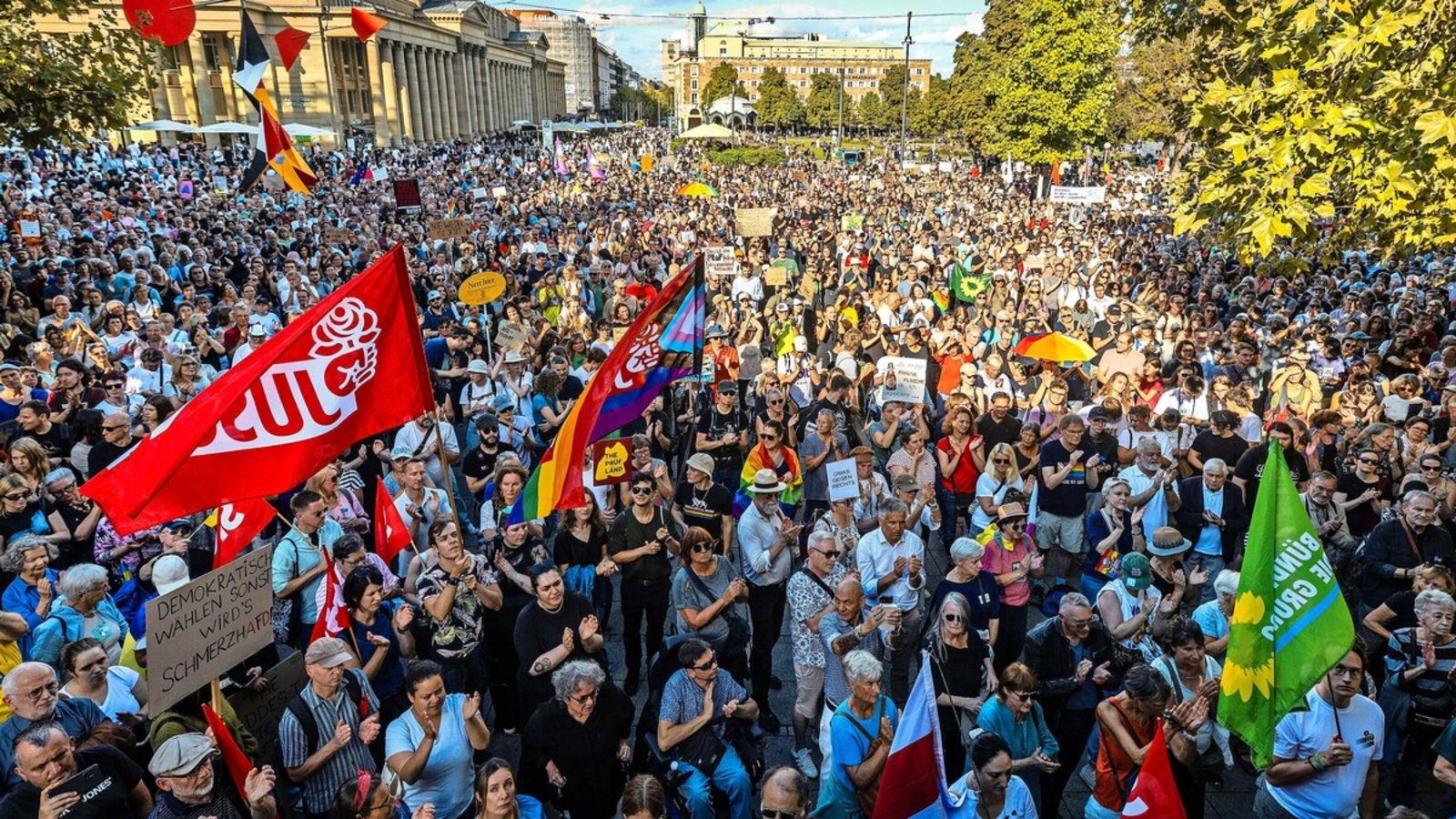 Bei der Demo in der Stuttgarter Innenstadt nahmen geschätzt 3000 bis 4000 Menschen teil.Foto: Christoph Schmidt/Lichtgut Bei der Demo in der Stuttgarter Innenstadt nahmen geschätzt 3000 bis 4000 Menschen teil.Foto: Christoph Schmidt/Lichtgut