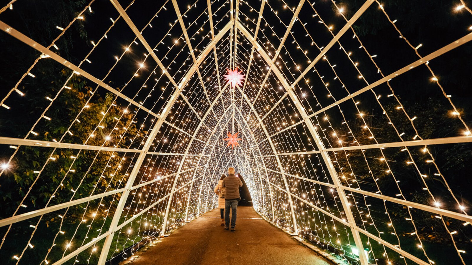 Wandeln im LichttunnelFoto: Lichtgut/Christoph Schmidt