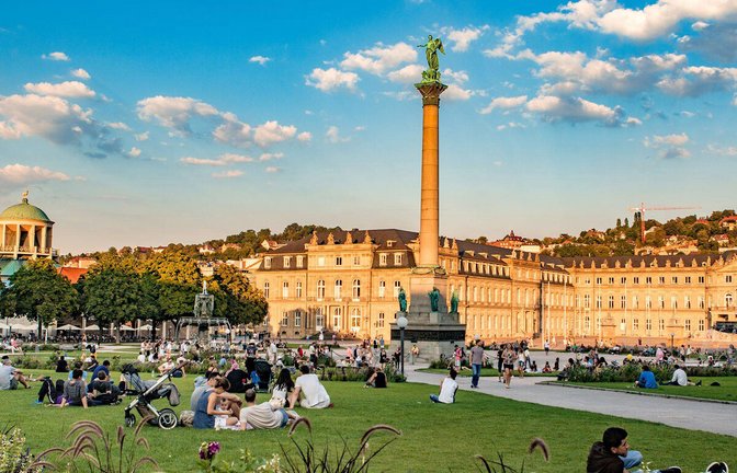 Im Sommer 2024 gibt es auf dem Schlossplatz kein Verweilen auf dem Rasen. Denn der Platz bleibt gesperrt.<span class='image-autor'>Foto: imago/7aktuell</span>