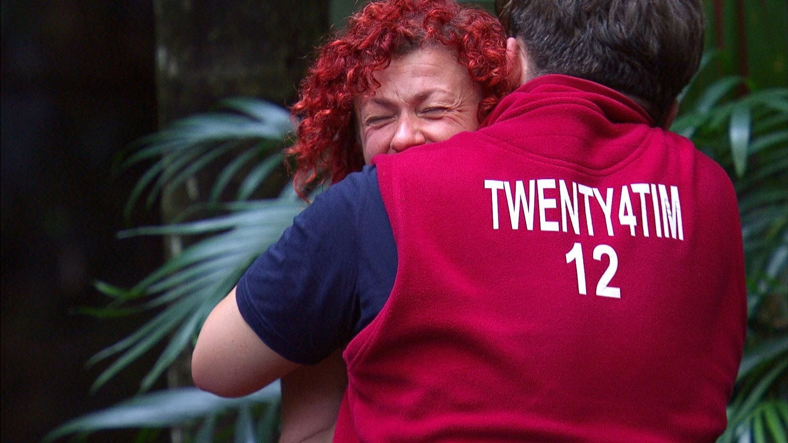 Lucy wird von Tim getröstet.Foto: RTL/Tag 3 Lucy wird von Tim getröstet.Foto: RTL/Tag 3