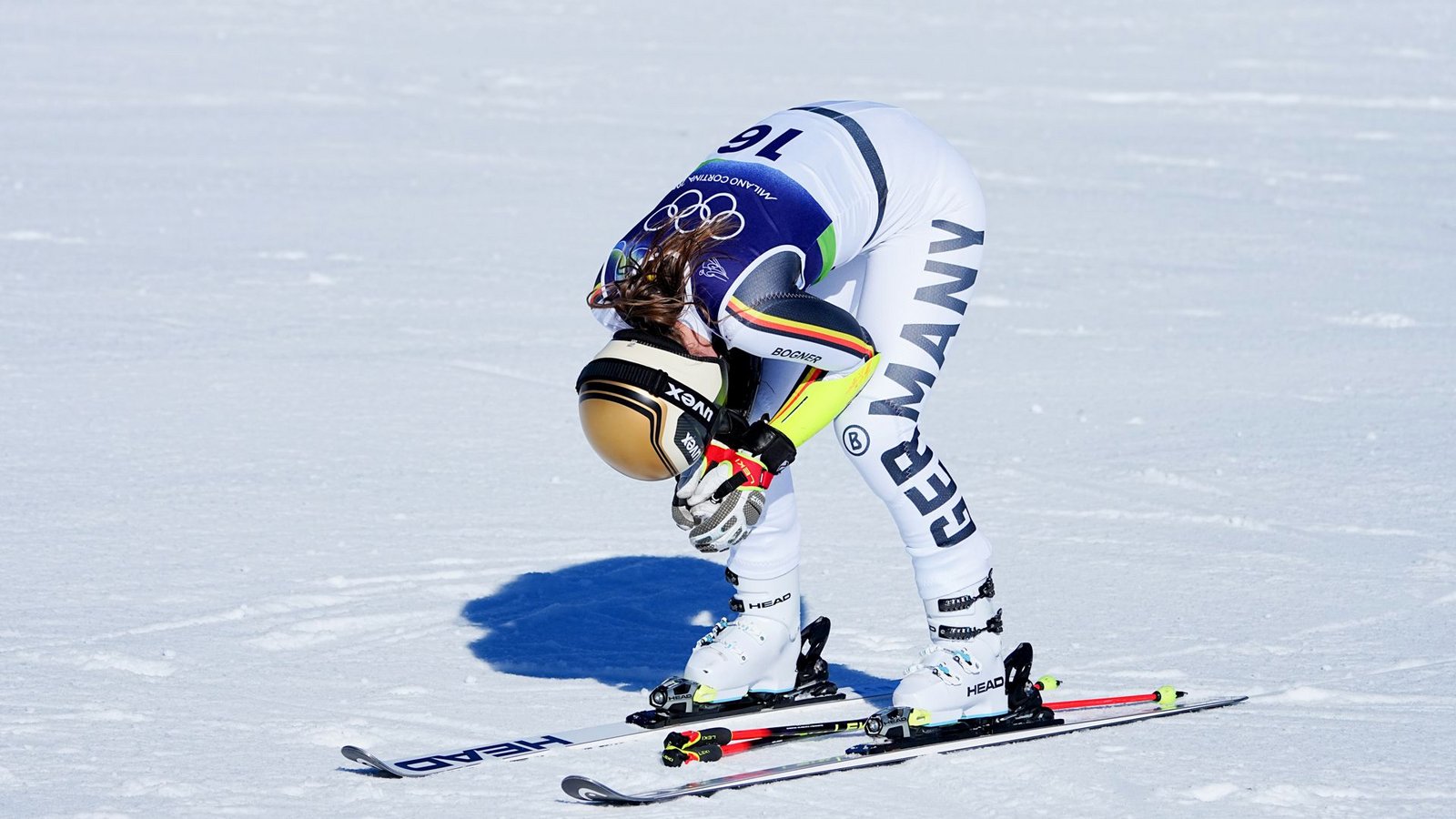 Enttäuschung bei Lena Dürr, die eine Medaille im Riesenslalom knapp verpasst hat.Foto: Michael Kappeler/dpa Enttäuschung bei Lena Dürr, die eine Medaille im Riesenslalom knapp verpasst hat.Foto: Michael Kappeler/dpa