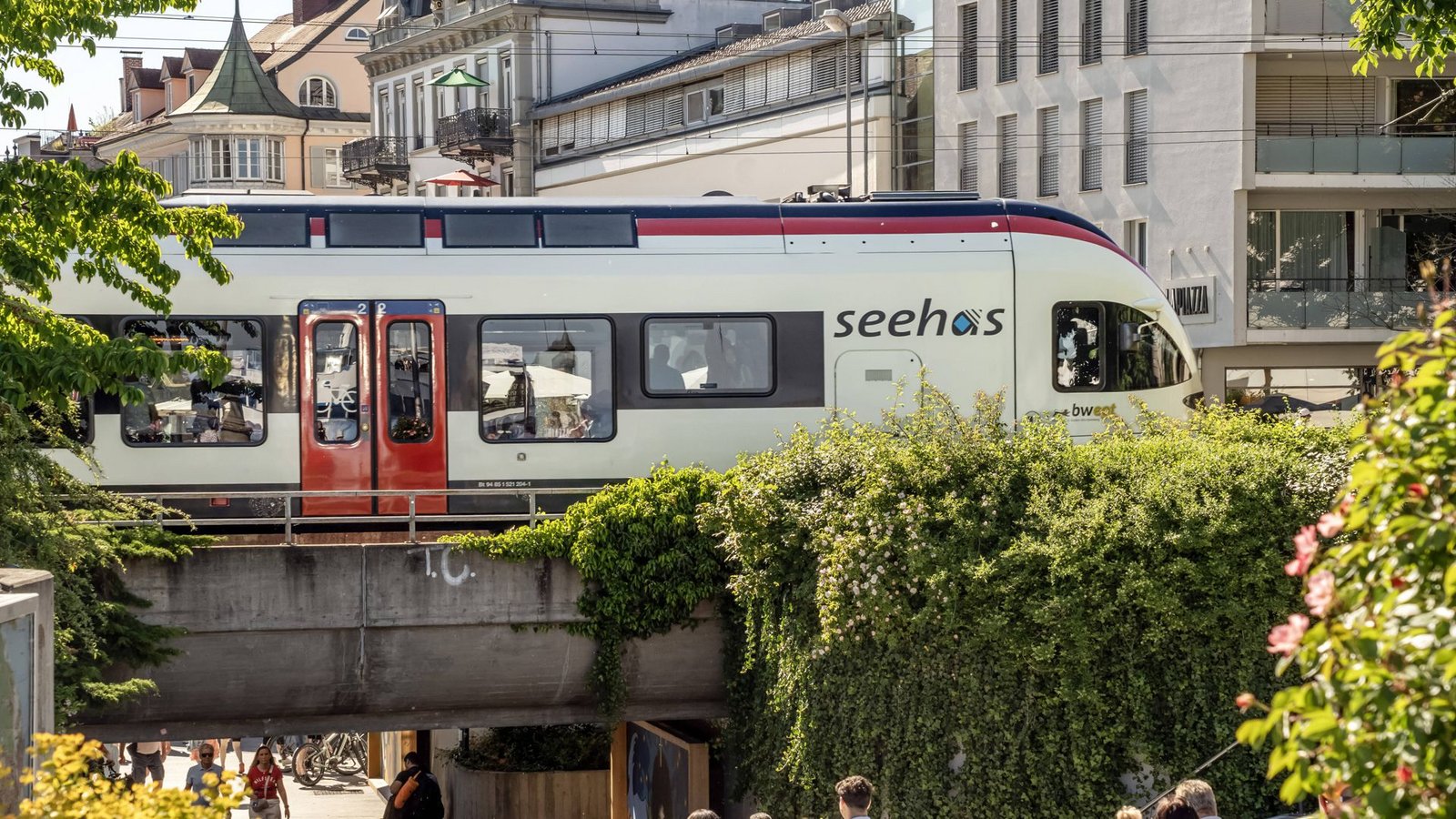 Aufgrund der Bombendrohung ist der Konstanzer Bahnhof derzeit gesperrt.Foto: IMAGO/Wolfgang Maria Weber/IMAGO Aufgrund der Bombendrohung ist der Konstanzer Bahnhof derzeit gesperrt.Foto: IMAGO/Wolfgang Maria Weber/IMAGO