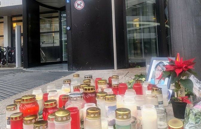 Nach dem Tod der Oberärztin im vorigen November zeigten viele Menschen am Klinikum ihre Anteilnahme.<span class='image-autor'>Foto: Rüdiger Bäßler/Rüdiger Bäßler</span>