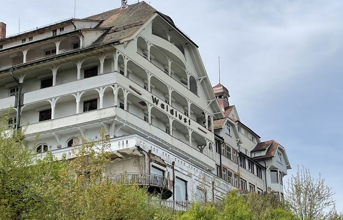 Das altehrwürdige „Hotel Waldlust“ steht seit zehn Jahren leer.<span class='image-autor'>Foto: Johannes Schweikle</span>