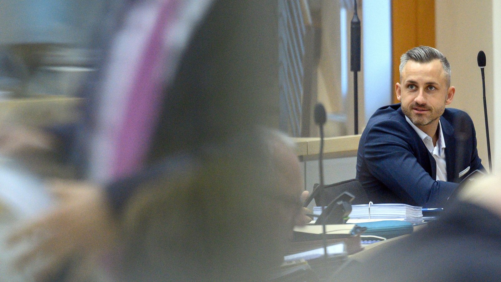 Der Spitzenkandidat der AfD für die Landtagswahl in Sachsen-Anhalt, Ulrich Siegmund, sagt, Angehörigen von Parteifreunden könne er vertrauen, das sei wichtig bei Mitarbeitern. (Archivbild)Foto: Klaus-Dietmar Gabbert/dpa