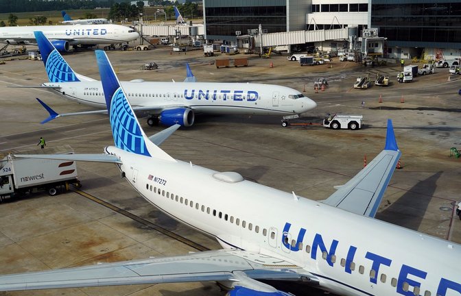 Die hohen Kerosin-Preise machten einige Flugstrecken von United Airlines unrentabel. (Archivbild)<span class='image-autor'>Foto: David J. Phillip/AP/dpa</span>