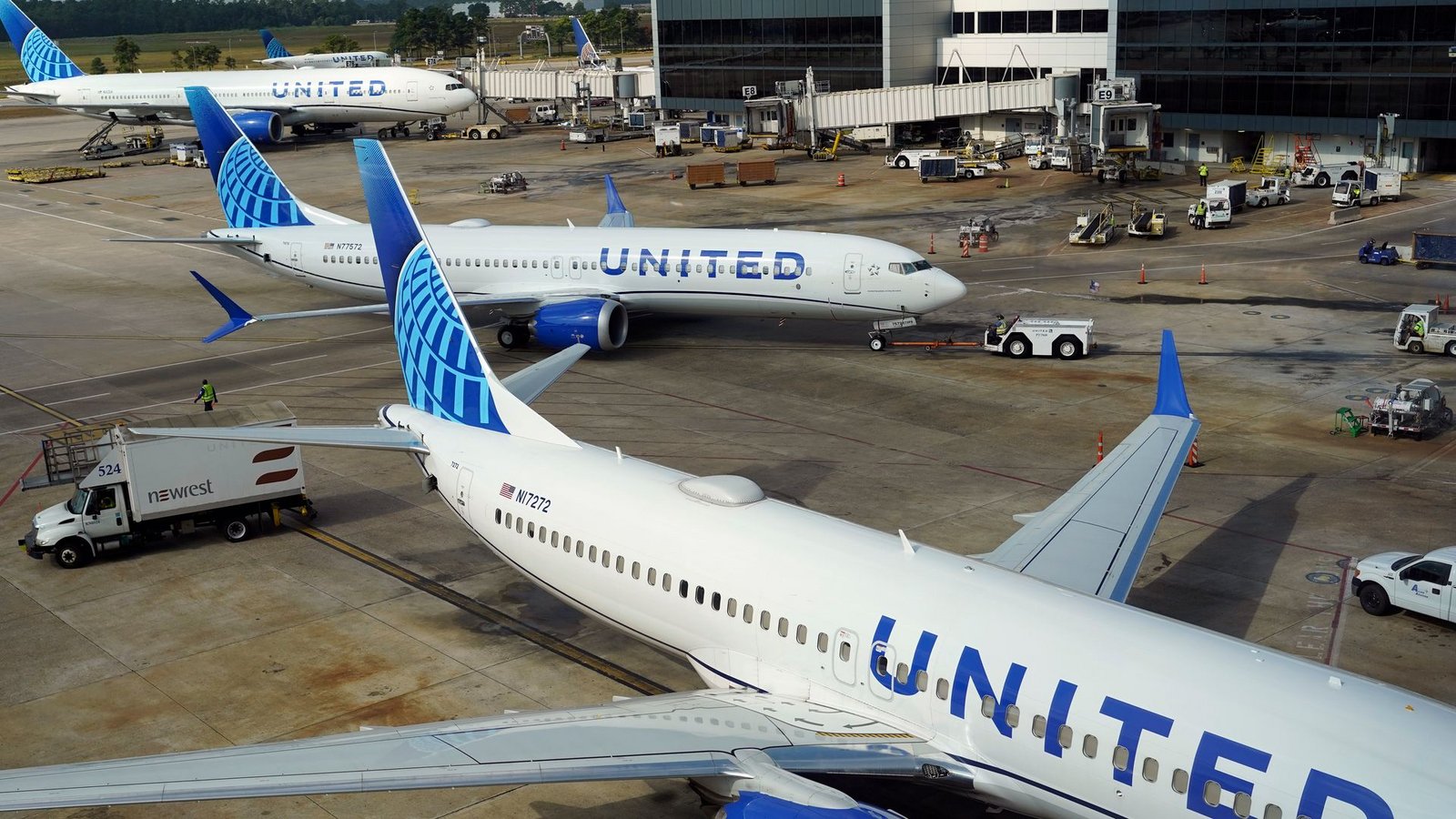 Die hohen Kerosin-Preise machten einige Flugstrecken von United Airlines unrentabel. (Archivbild)Foto: David J. Phillip/AP/dpa