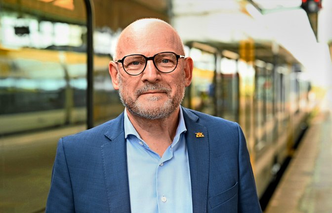 Gerade nicht besonders gut auf die Bahn zu sprechen: Landesverkehrsminister Winfried Hermann.<span class='image-autor'>Foto: dpa/Bernd Weissbrod</span>