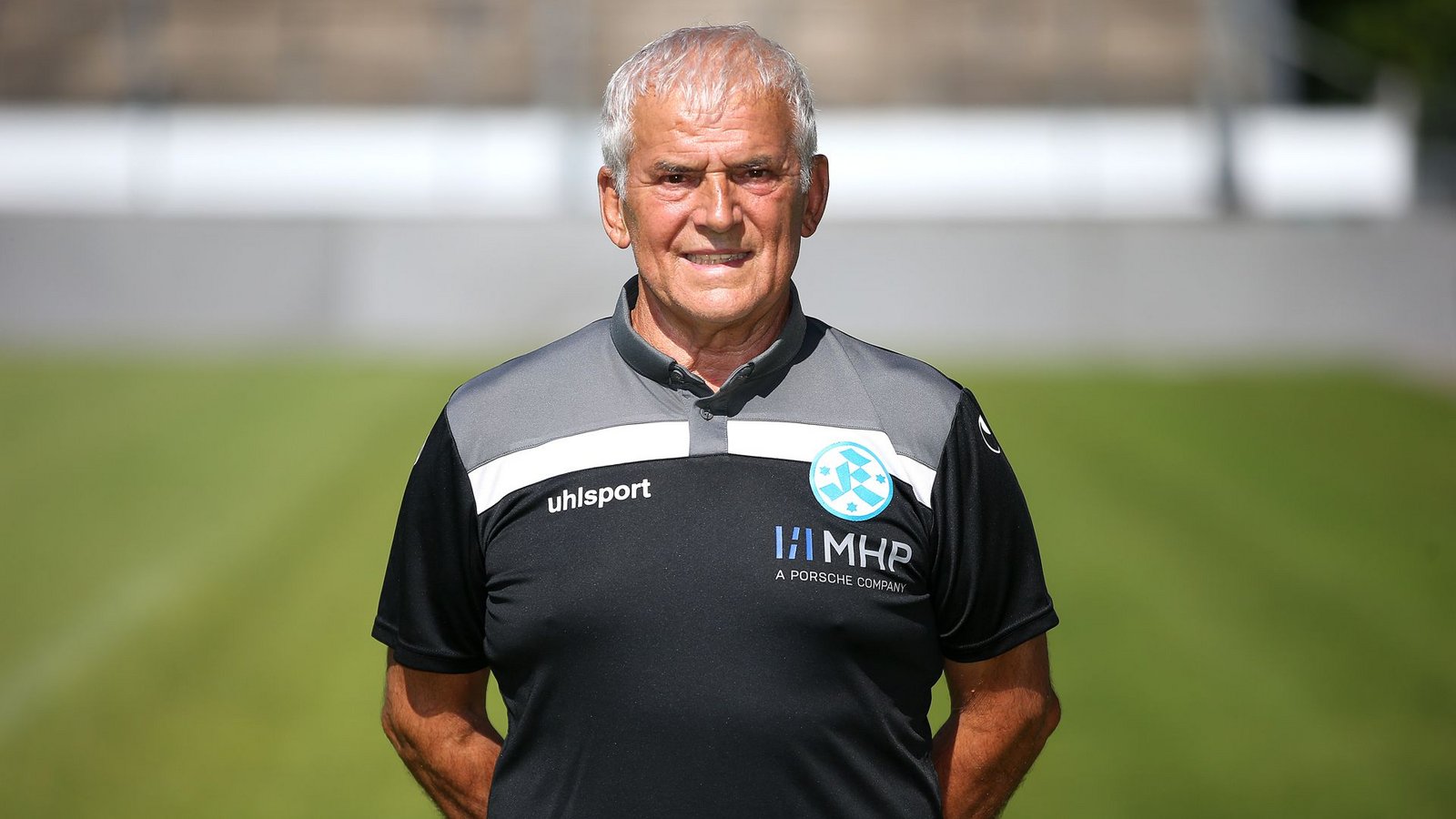 Willi Mast (72)  ist seit 1983 nicht nur Busfahrer der Kickers, sondern auch die gute Seele des Vereins.Foto: Pressefoto Baumann/Alexander Keppler