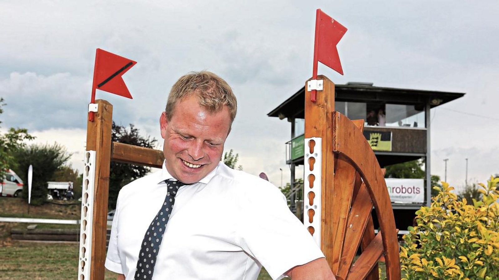 Holger Plogsties sagt nach 20 Jahren Erfahrung als Richter: Dieser Sprung beim Nussdorfer Turnier ist angemessen hoch. Foto: Küppers