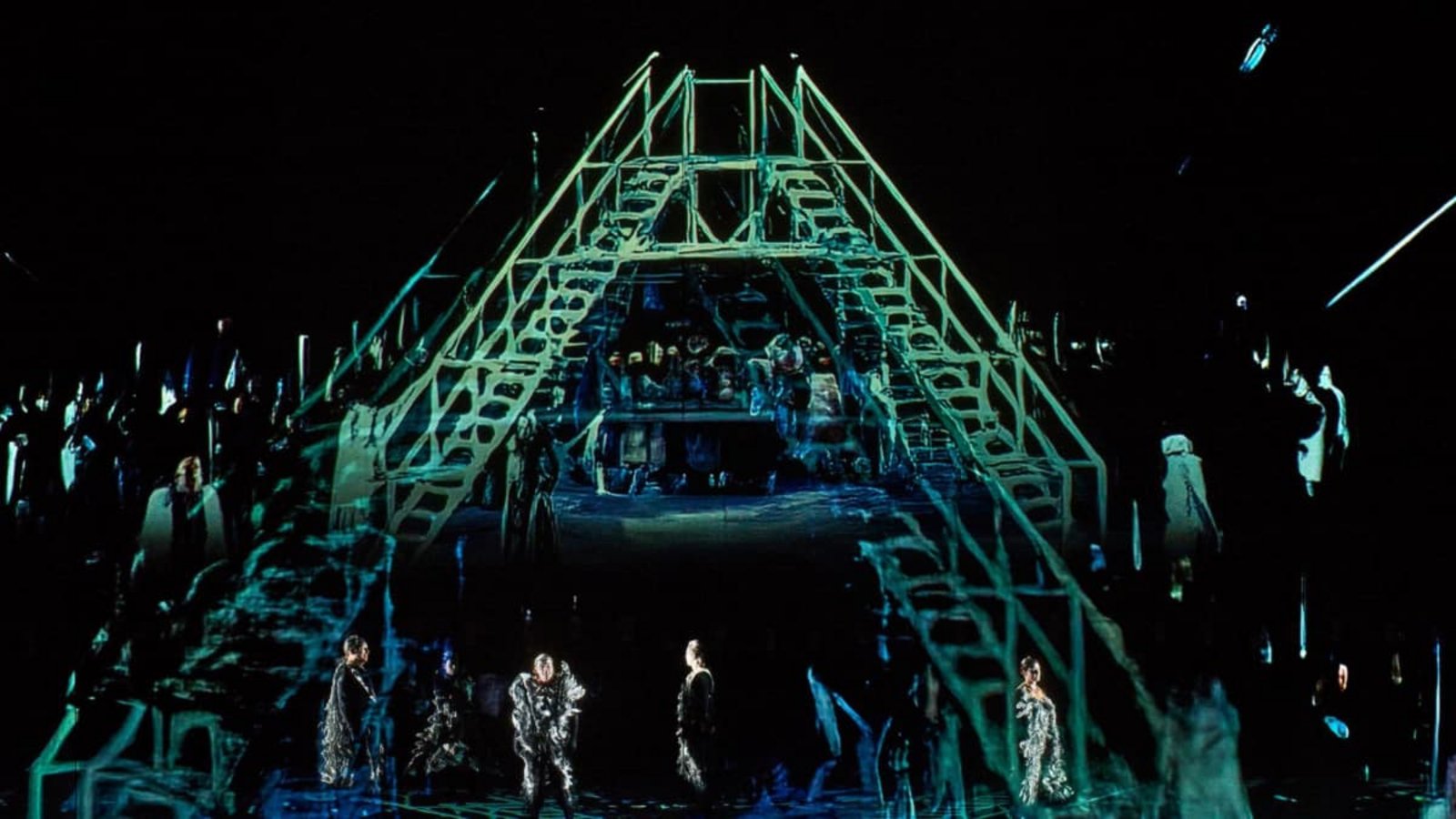Die unendliche Bilderflut auch in der „Götterdämmerung“: Das Finale des „Rings des Nibelungen“.Enrico Nawrath/Bayreuther Festspiele/dpa