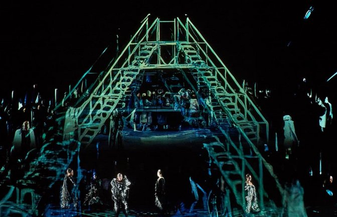 Die unendliche Bilderflut auch in der „Götterdämmerung“: Das Finale des „Rings des Nibelungen“.<span class='image-autor'>Enrico Nawrath/Bayreuther Festspiele/dpa</span>