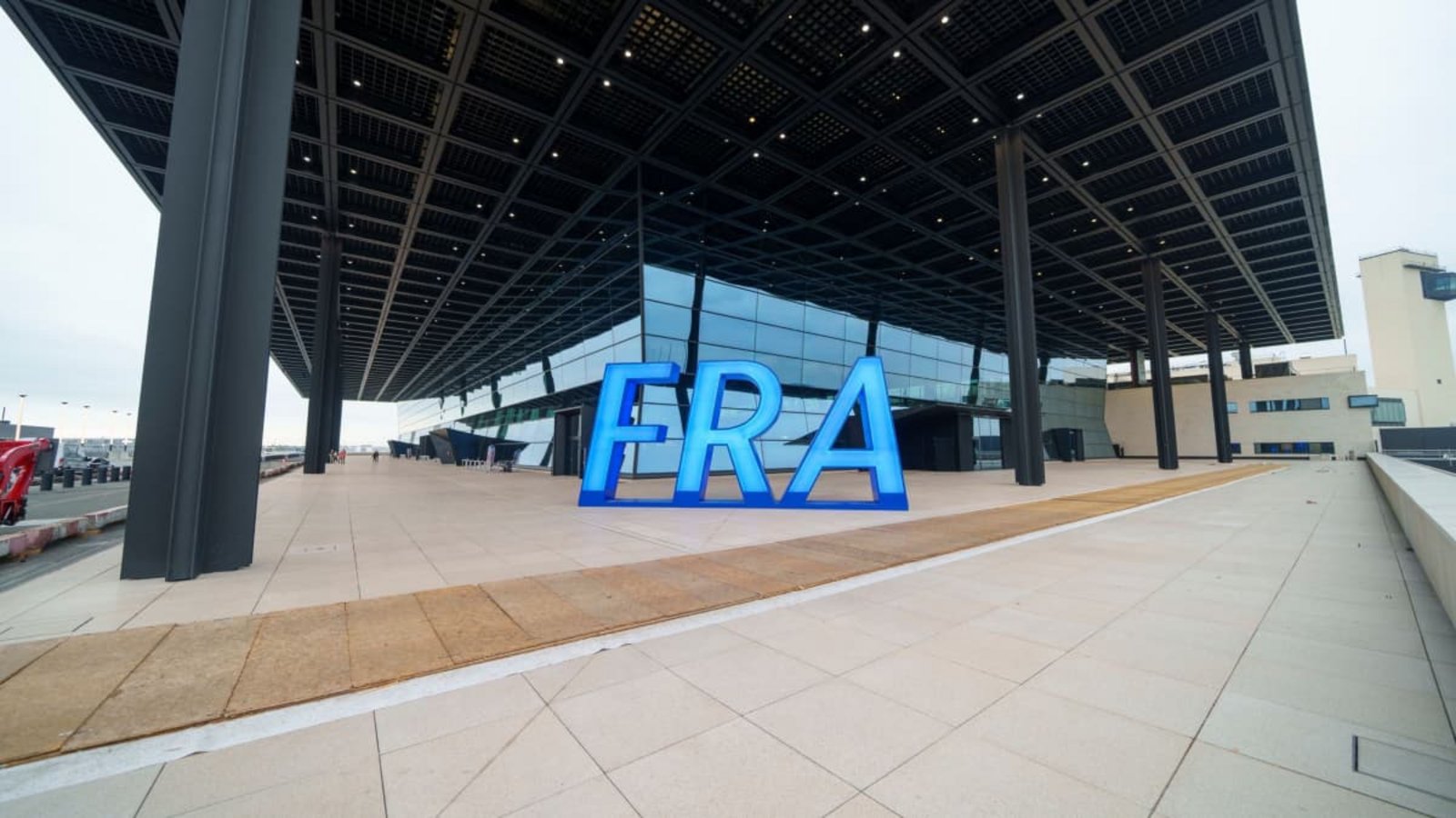 Zwei Beschäftigte am Frankfurter Flughafen sind an den Folgen einer Malaria-Erkrankung gestorben (Symbolbild).Andreas Arnold/dpa Zwei Beschäftigte am Frankfurter Flughafen sind an den Folgen einer Malaria-Erkrankung gestorben (Symbolbild).Andreas Arnold/dpa