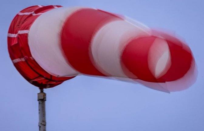 In Baden-Württemberg drohen heute starke Sturmböen.<span class='image-autor'>Jens Büttner/dpa-tmn/dpa</span>