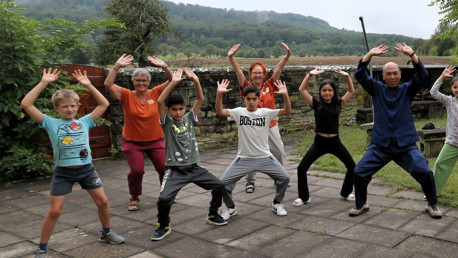 Chi Gong als morgendliche Gymnastik gehört bei der internationalen Kunstwoche diesmal dazu.