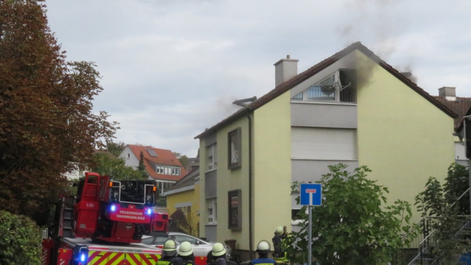 Feuer Kolberger Straße Vaihingen Dachgeschoss Rauchwarnmelder Feuerwehr Einsatz Rauch Papier auf Herd gekokelt, 9.10.2024