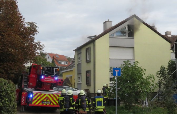 Feuer Kolberger Straße Vaihingen Dachgeschoss Rauchwarnmelder Feuerwehr Einsatz Rauch Papier auf Herd gekokelt, 9.10.2024