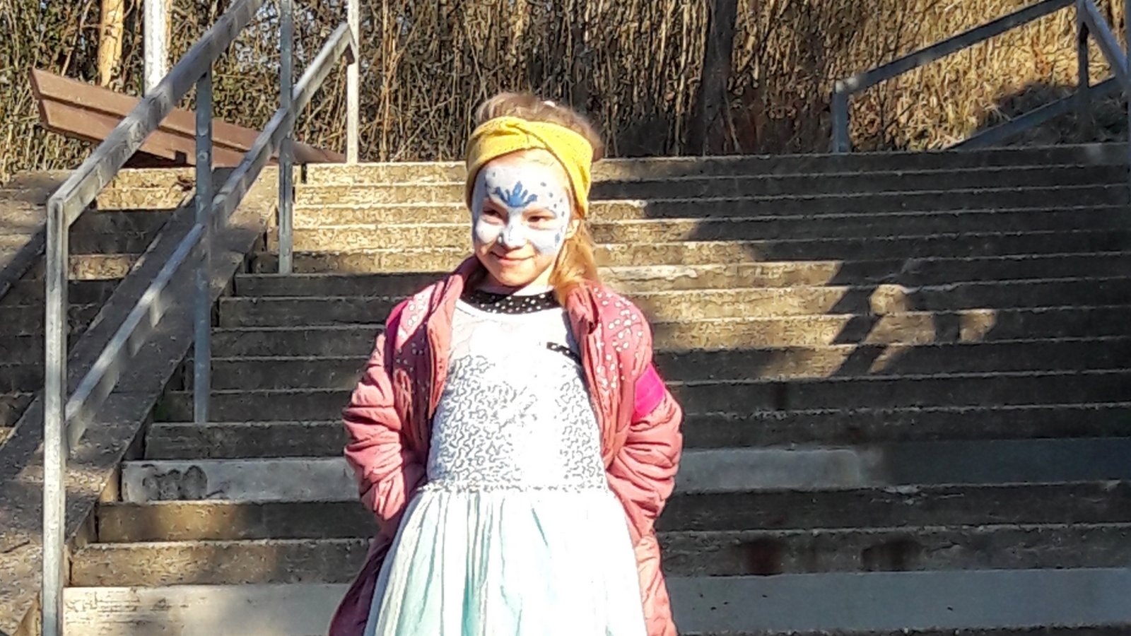 Eiskönigin Elsa strahlte gestern Morgen mit der Sonne um die Wette.  Foto: Rücker