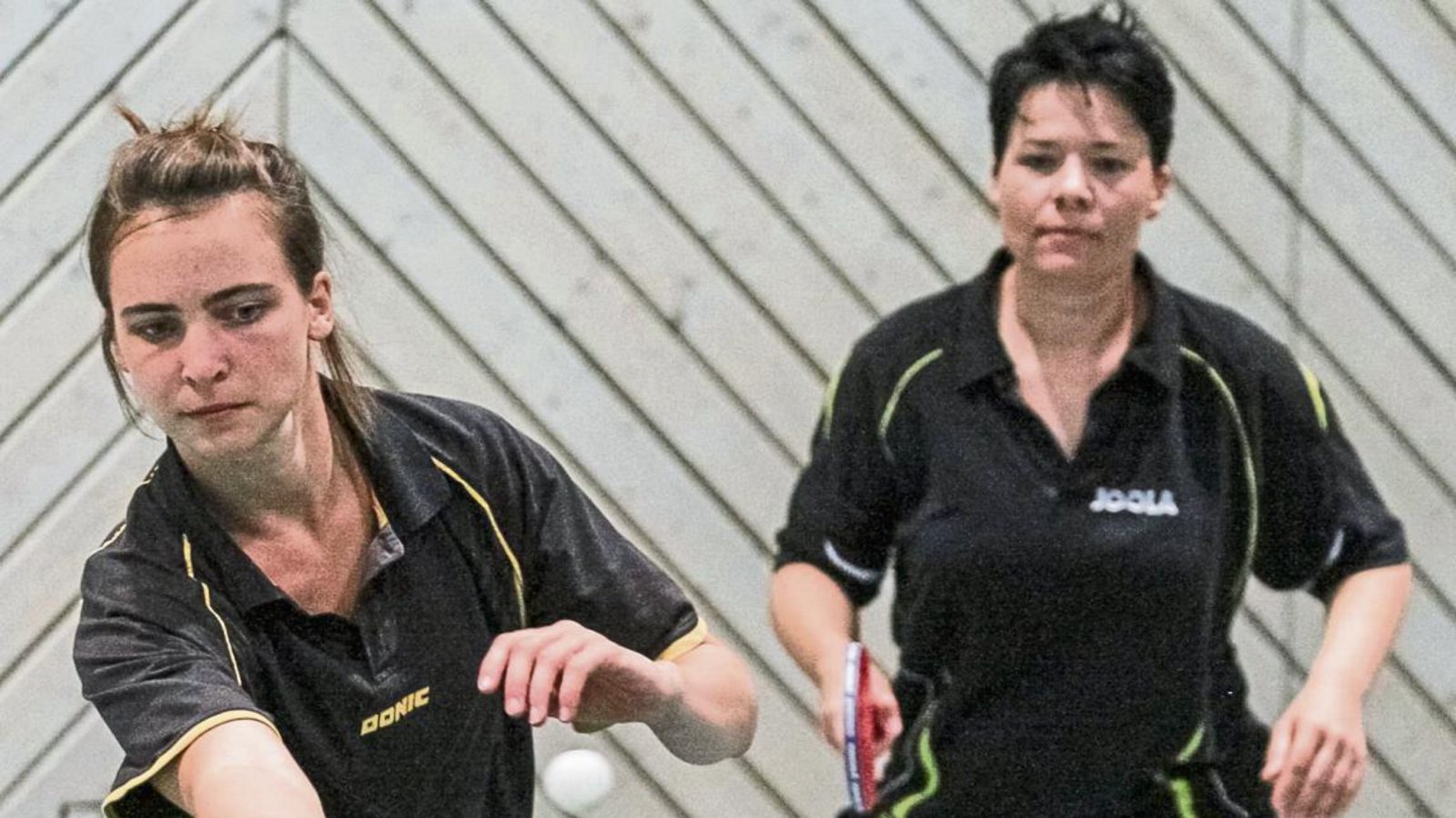Die Eingangsdoppel – wie hier Sina Ahlers und Jennifer Bauer (von links) – seien oft die halbe Miete zum Erfolg gewesen, sagt Bauer. Foto: Simecek Die Eingangsdoppel – wie hier Sina Ahlers und Jennifer Bauer (von links) – seien oft die halbe Miete zum Erfolg gewesen, sagt Bauer. Foto: Simecek