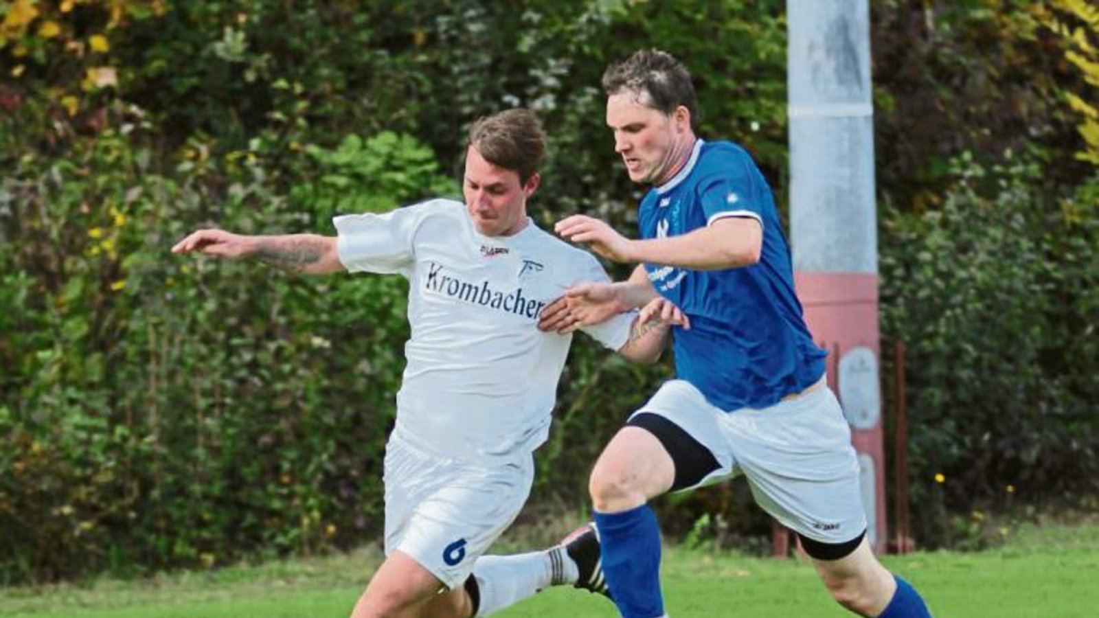 Daniel Heyd (links) wartet seit sechs Monaten auf ein Erfolgserlebnis mit dem TSV Aurich. Morgen gastiert der SC Hohenhaslach auf dem Fußballplatz über dem Kreuzbachtal. Foto: Nachreiner Daniel Heyd (links) wartet seit sechs Monaten auf ein Erfolgserlebnis mit dem TSV Aurich. Morgen gastiert der SC Hohenhaslach auf dem Fußballplatz über dem Kreuzbachtal. Foto: Nachreiner