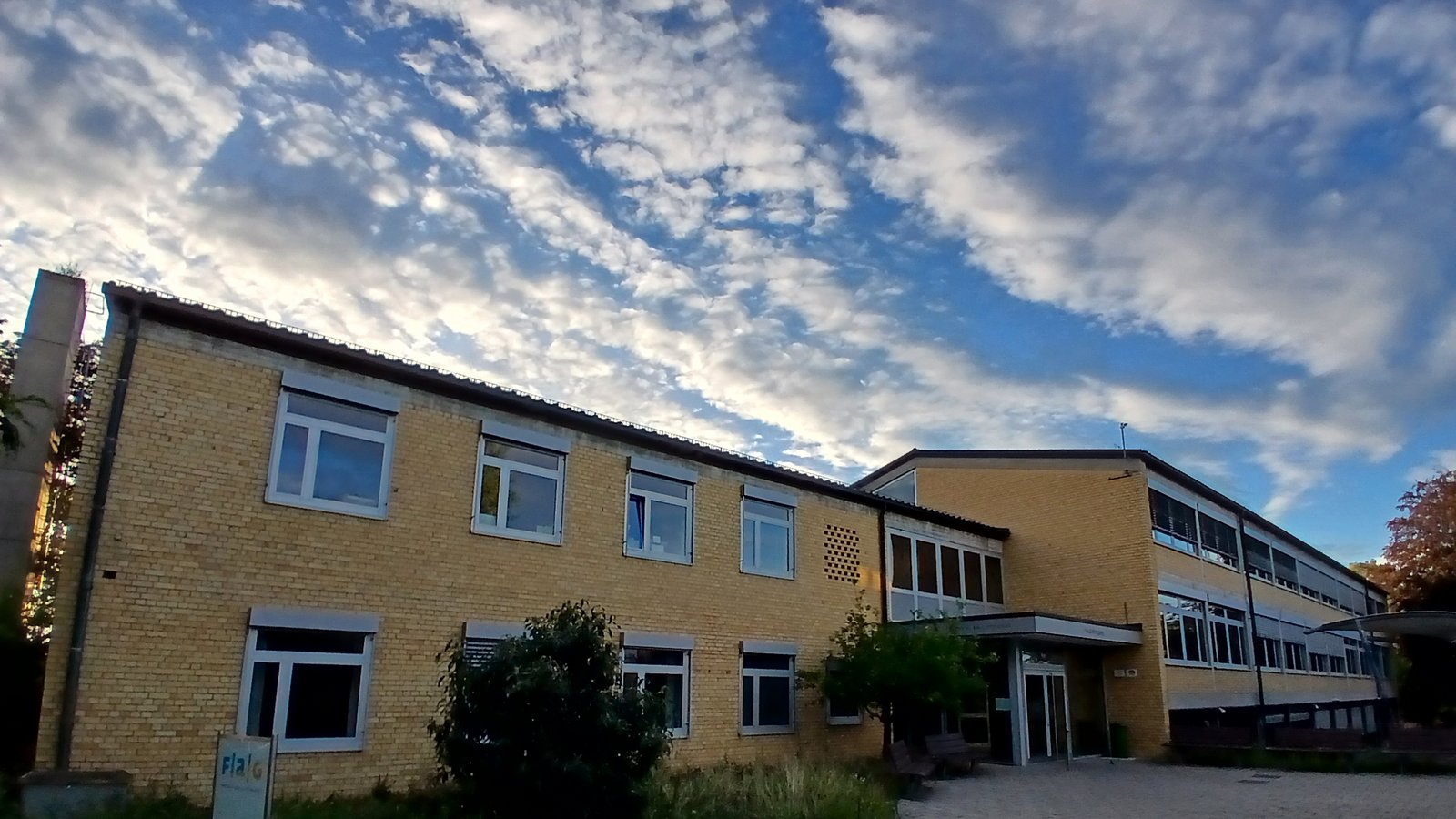 Geschafft. An den Vaihinger Schulen gibt es heute Zeugnisse. Was Eltern ihren Kindern nun sagen können, hat die Yenz-Redaktion zusammengetragen. Geschafft. An den Vaihinger Schulen gibt es heute Zeugnisse. Was Eltern ihren Kindern nun sagen können, hat die Yenz-Redaktion zusammengetragen.