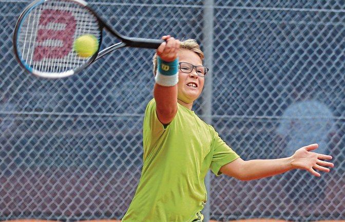Levin Rieth kämpfte verbissen. Gegen Valentin Mangold (TC Leonberg), der bis ins Finale einzog, stand er auf verlorenem Posten. Foto: Nachreiner