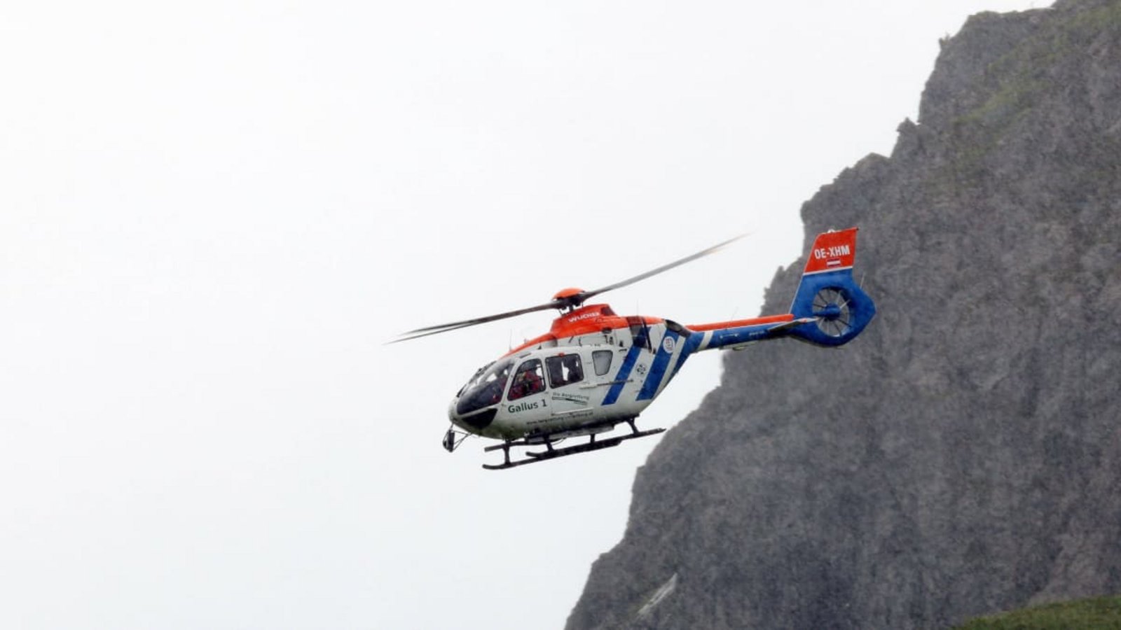 Ein Rettungshubchrauber half bei der Suche nach dem Vermissten (Symbolbild).IMAGO/Rene Traut Ein Rettungshubchrauber half bei der Suche nach dem Vermissten (Symbolbild).IMAGO/Rene Traut