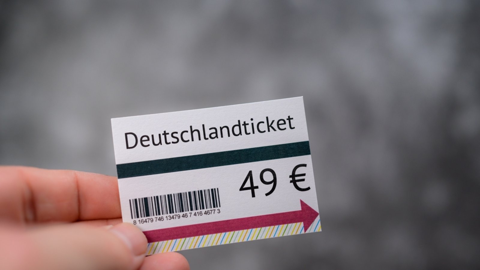 Mit dem 49-Euro-Ticket können Sie quer durch Deutschland fahren.Foto: Andre Engelhardt / shutterstock.com