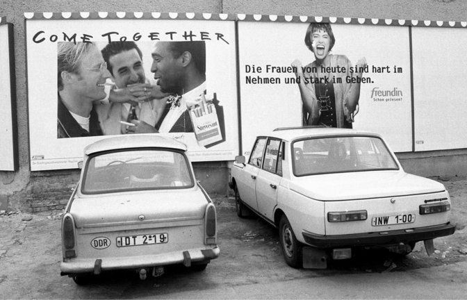 Automobiler Alltag zu DDR-Zeiten: links ein Trabi, rechts ein Wartburg.<span class='image-autor'>Foto: dpa</span>