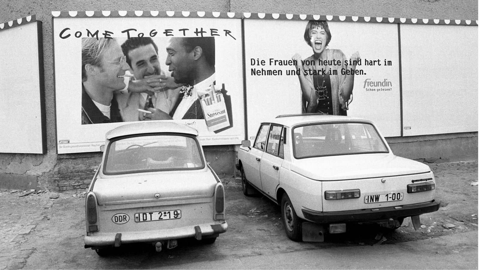 Automobiler Alltag zu DDR-Zeiten: links ein Trabi, rechts ein Wartburg.Foto: dpa