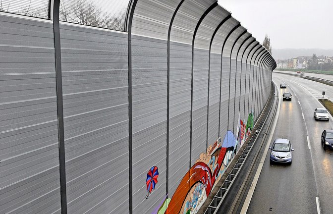 Für 5,8 Millionen Euro werden Teile der Lärmschutzwand an der B 27 in Zuffenhausen ersetzt.<span class='image-autor'>Foto: /Thomas Schlegel</span>