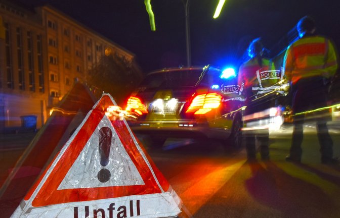 Ein Mann wurde bei Kranarbeiten zwischen Bauteilen eingeklemmt. (Symbolbild)<span class='image-autor'>Foto: picture alliance / dpa/Patrick Seeger</span>