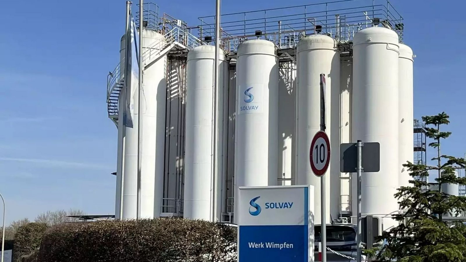 Das Solvay-Werk in Bad Wimpfen steht nur wenige hundert Meter vom Neckar entfernt.Foto: BUND/Andrea Hohlweck Das Solvay-Werk in Bad Wimpfen steht nur wenige hundert Meter vom Neckar entfernt.Foto: BUND/Andrea Hohlweck