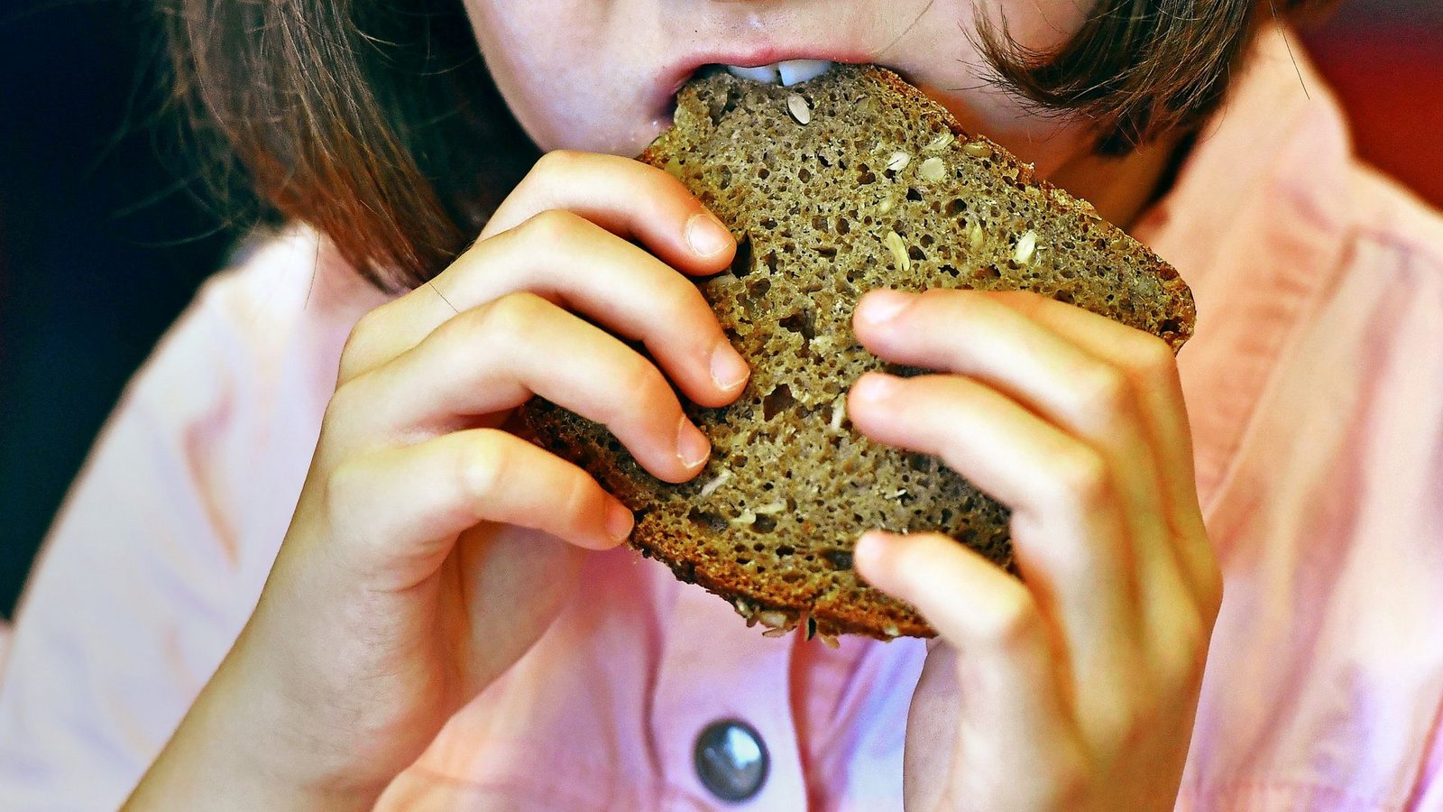 Traum aller Eltern: Das Kind isst das Pausenbrot einfach auf.Foto: dpa/Ralf Hirschberger Traum aller Eltern: Das Kind isst das Pausenbrot einfach auf.Foto: dpa/Ralf Hirschberger