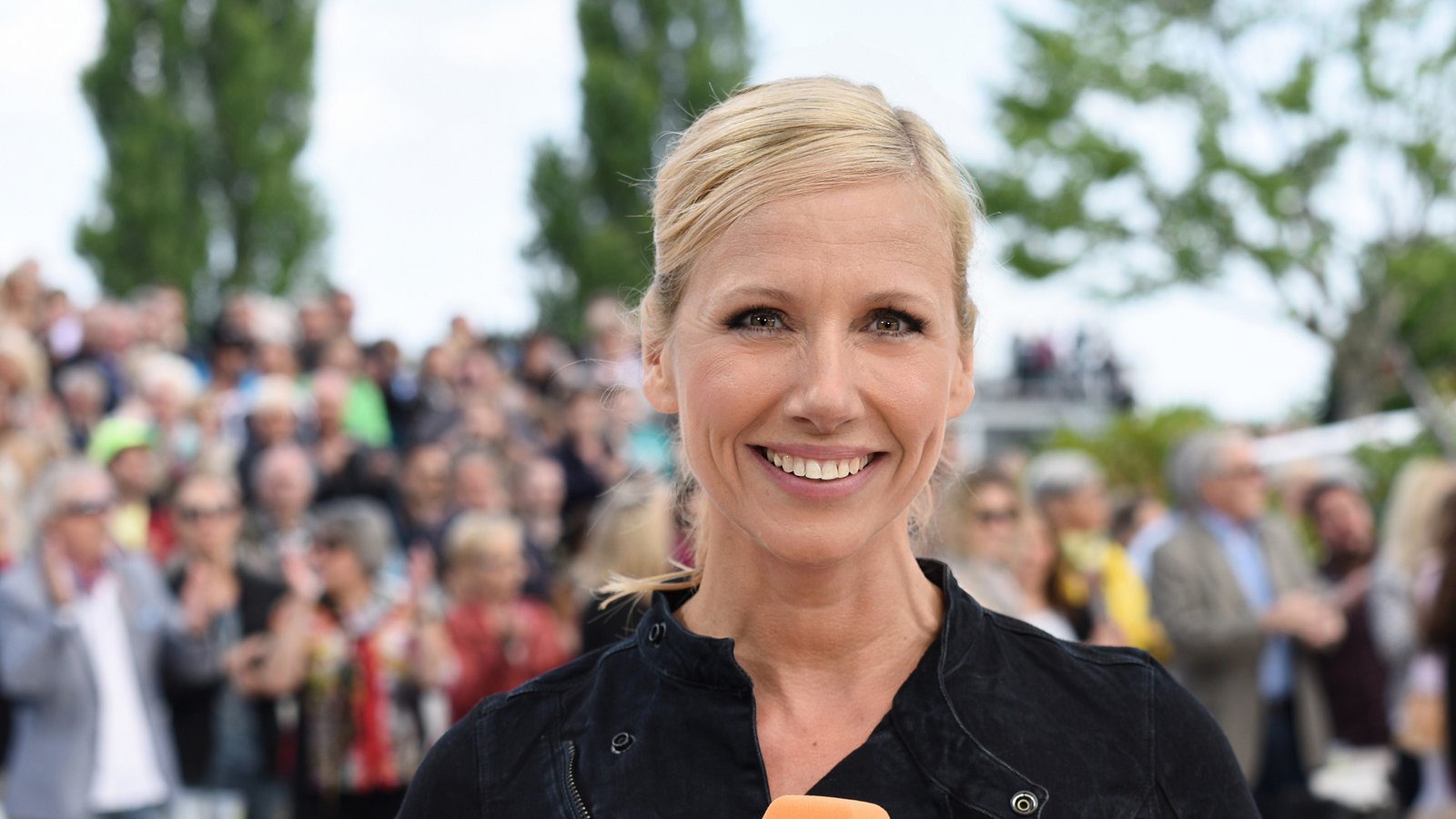 Fernsehgarten-Moderatorin Andrea Kiewel.Foto: ZDF und Sascha Baumann