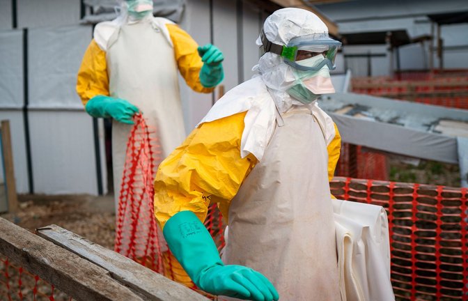 Die WHO geht davon aus, dass die tatsächliche Zahl deutlich höher liegt, weil der Ausbruch wochenlang unbemerkt blieb. (Archivbild)<span class='image-autor'>Foto: Jerome Delay/AP/dpa</span>