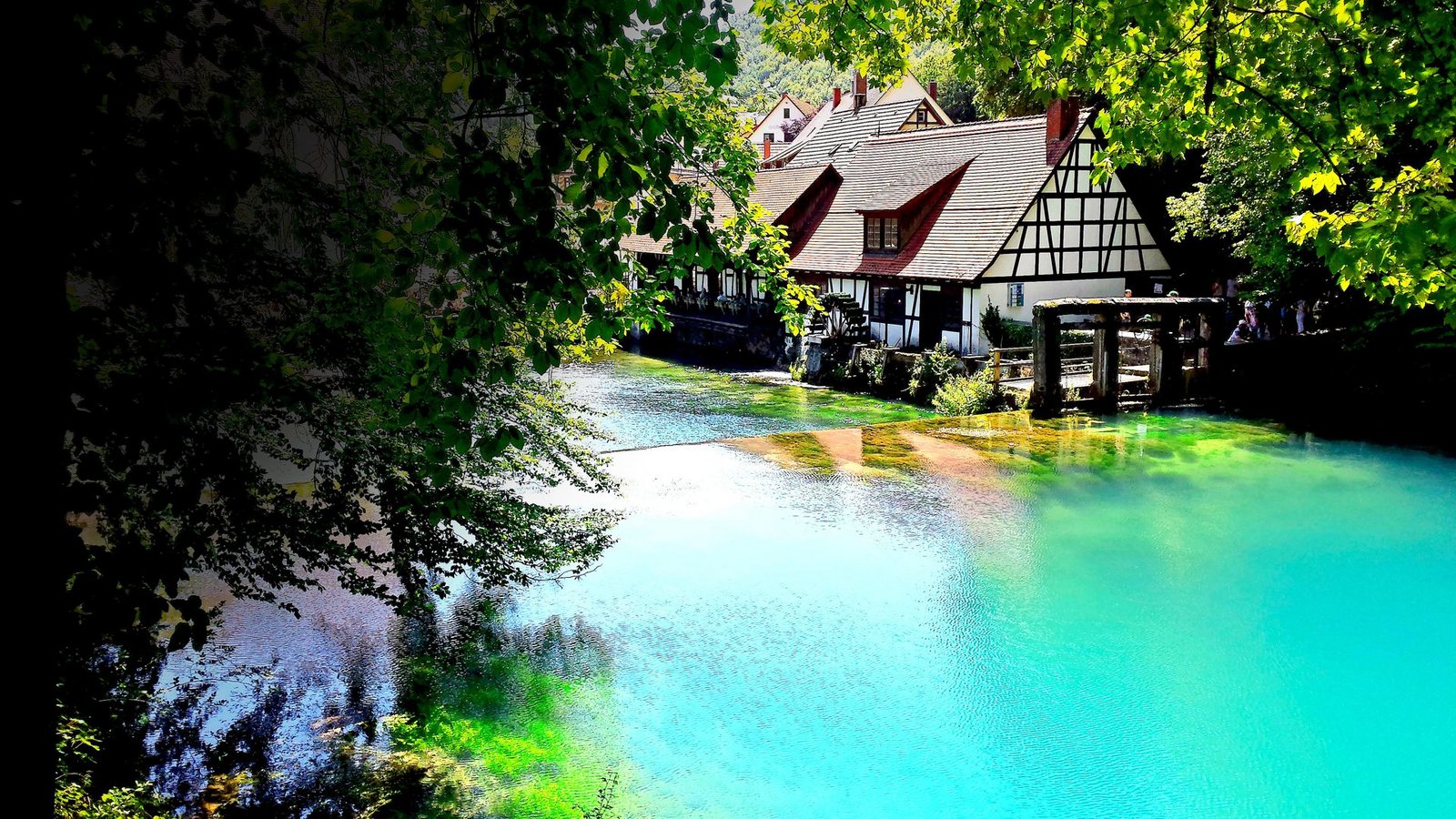 Der Blautopf mit seinem leuchtend blauen Wasser.Foto: imago/Pond5 Images/xQuint999x Der Blautopf mit seinem leuchtend blauen Wasser.Foto: imago/Pond5 Images/xQuint999x