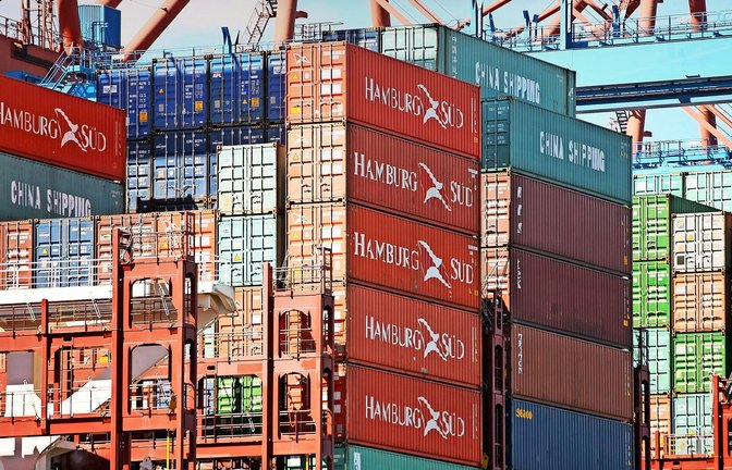 Container am Eurokai im Hamburger Hafen<span class='image-autor'>Foto: imago/Waldmüller</span>